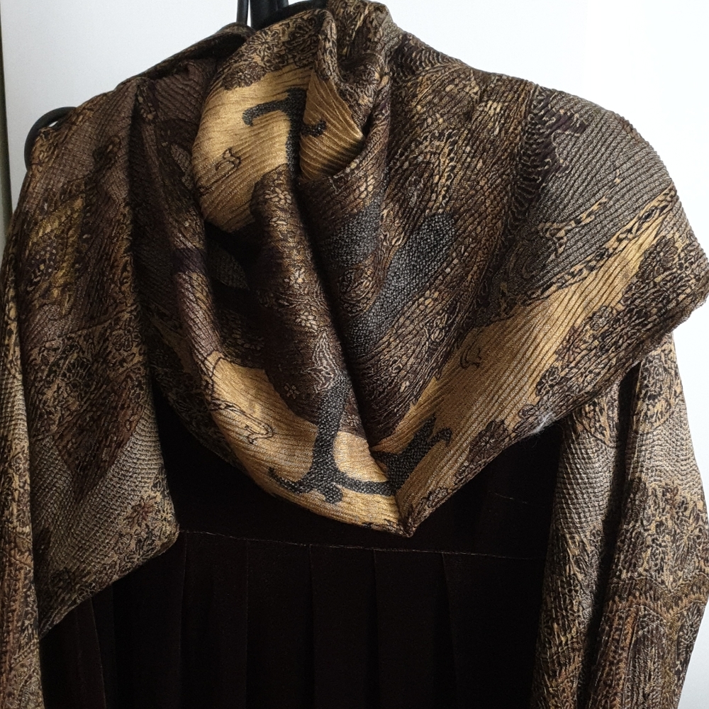 NWT. 78" Oblong Paisley Rib-texture Scarf Seval